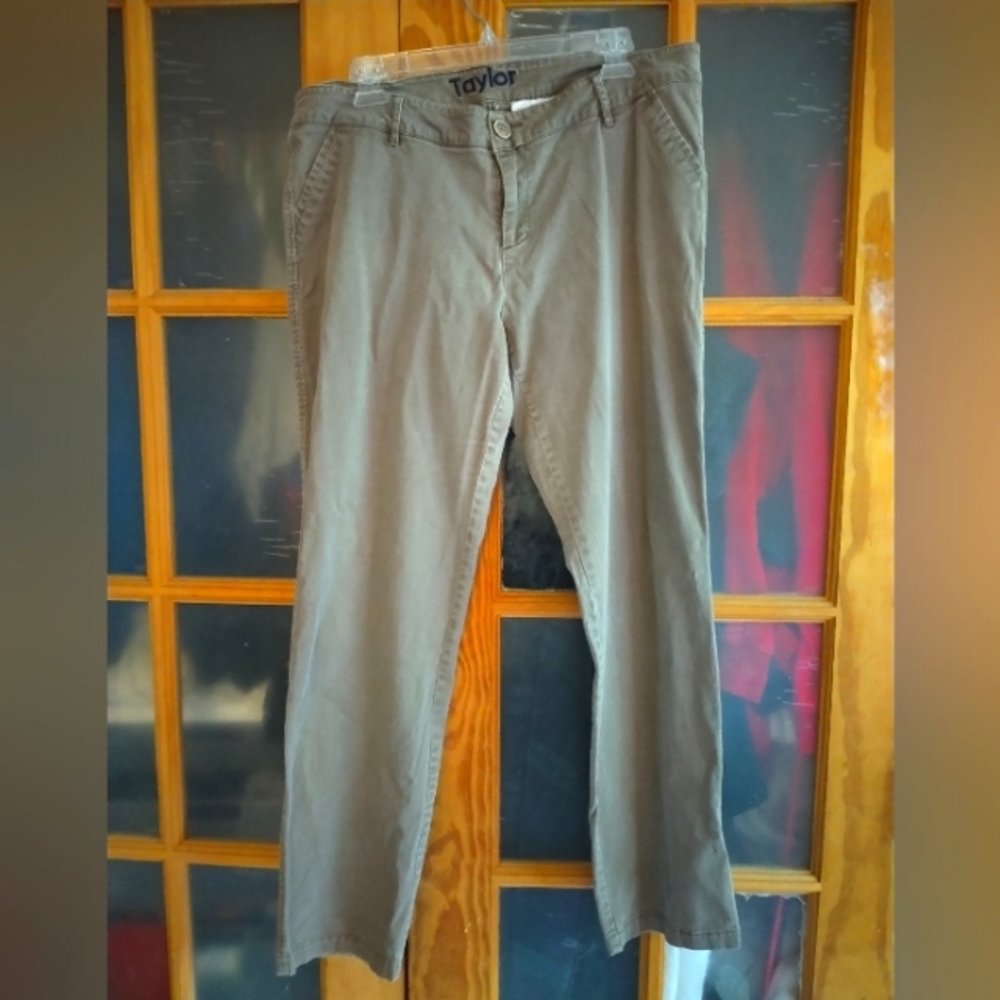 Khaki Pants / Jeans
